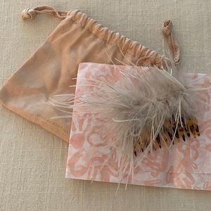 🤍LOEFFLER RANDALL FEATHER HAIR PIECE 🤍